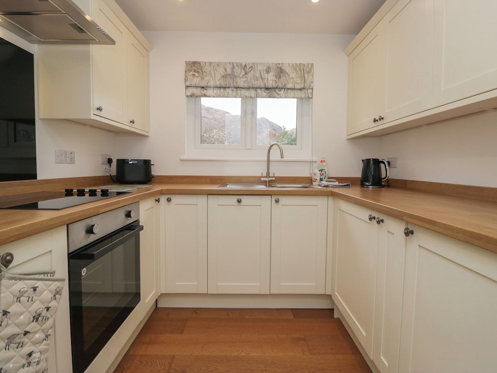 Yewdale View Apartment
