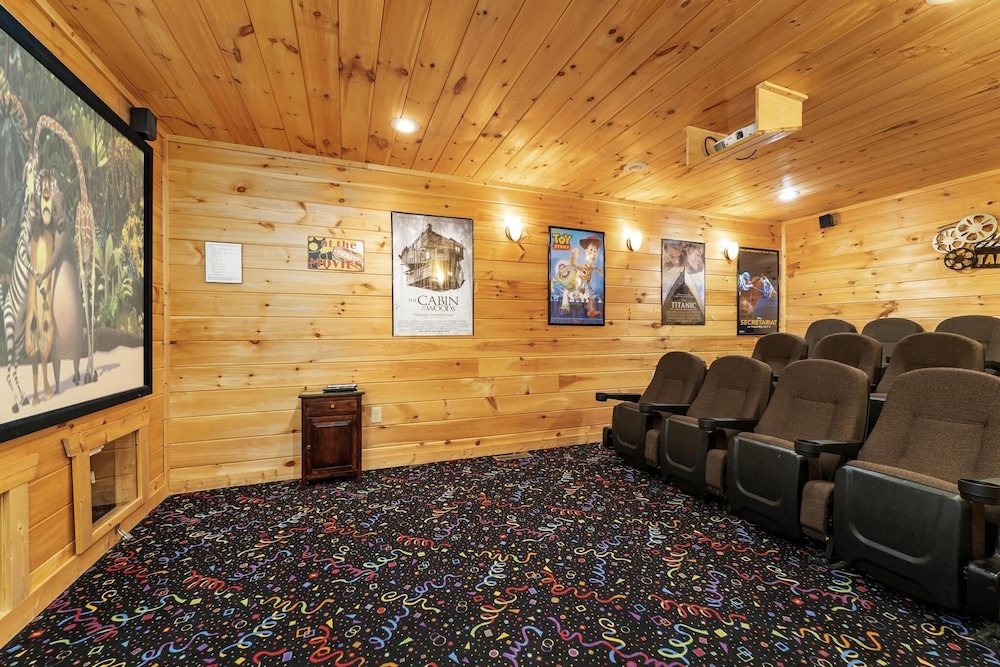 A Suite Mountain View - 4 Bedrooms, 4 Baths, Sleeps 12 Home by RedAwning