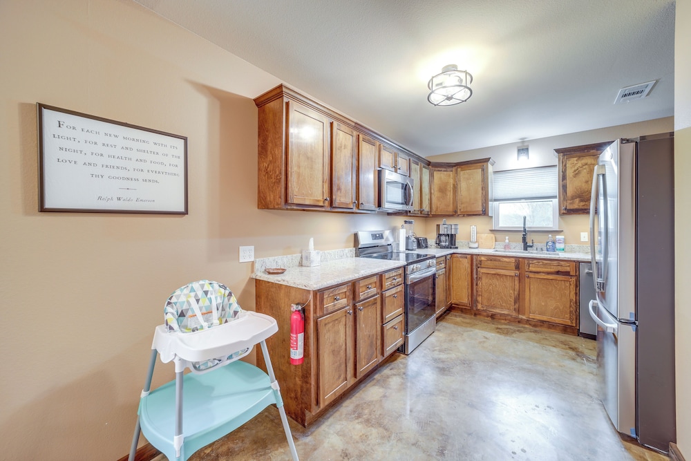 Hunt, Fish & Enjoy the Outdoors: Rural Atoka Home