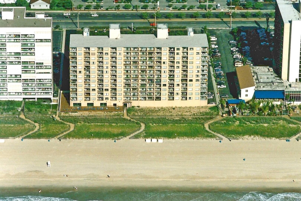 Marigot Beach 209 2 Bedroom Condo by RedAwning