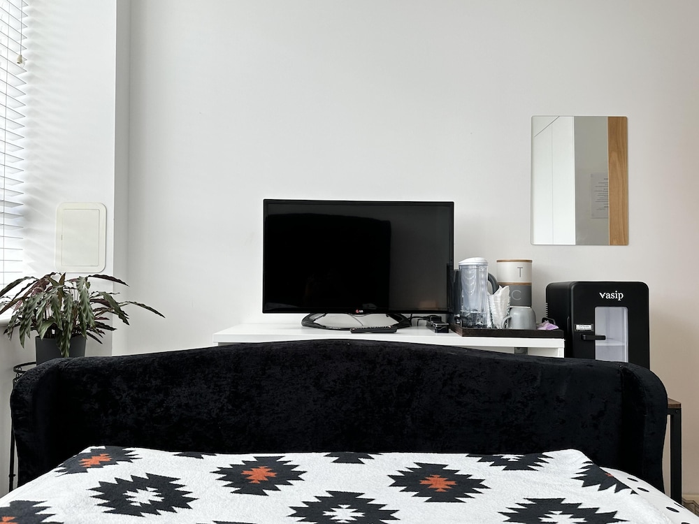 Condo Apartment With Workspace
