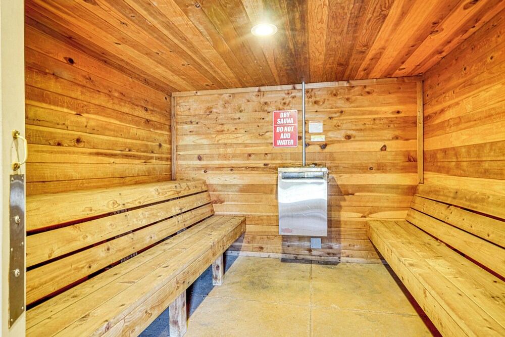 Hot Tub & Mtn-view Deck: Townhome in Eden