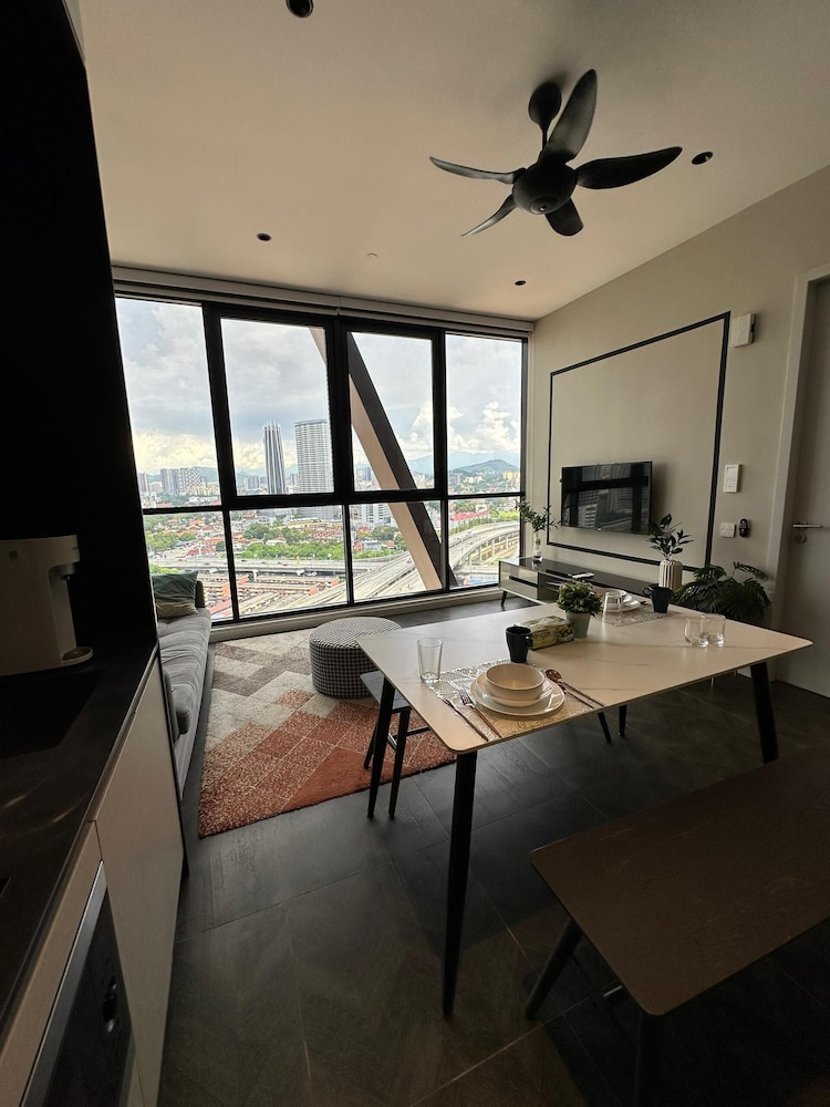 Scarletz Suites KLCC by Azure Heaven