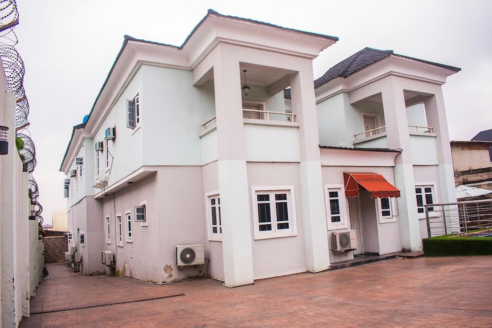 Aeroville Apartments
