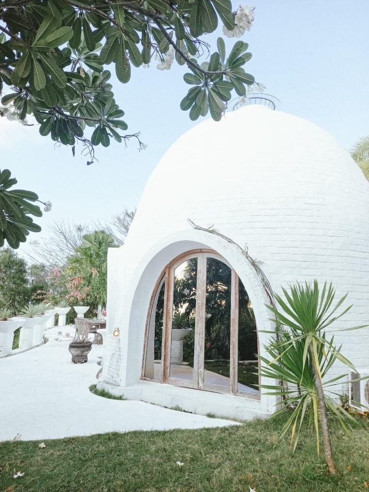 Mentigibay Dome Villa Lombok