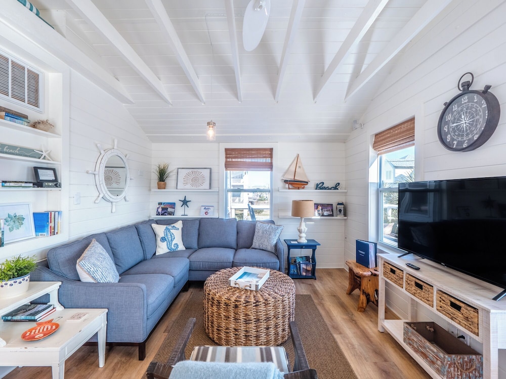 Cottage at Scotch Bonnet by Carolina Retreats
