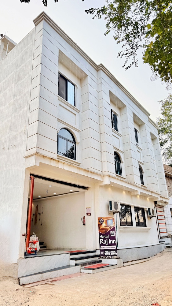 Hotel Raj Inn