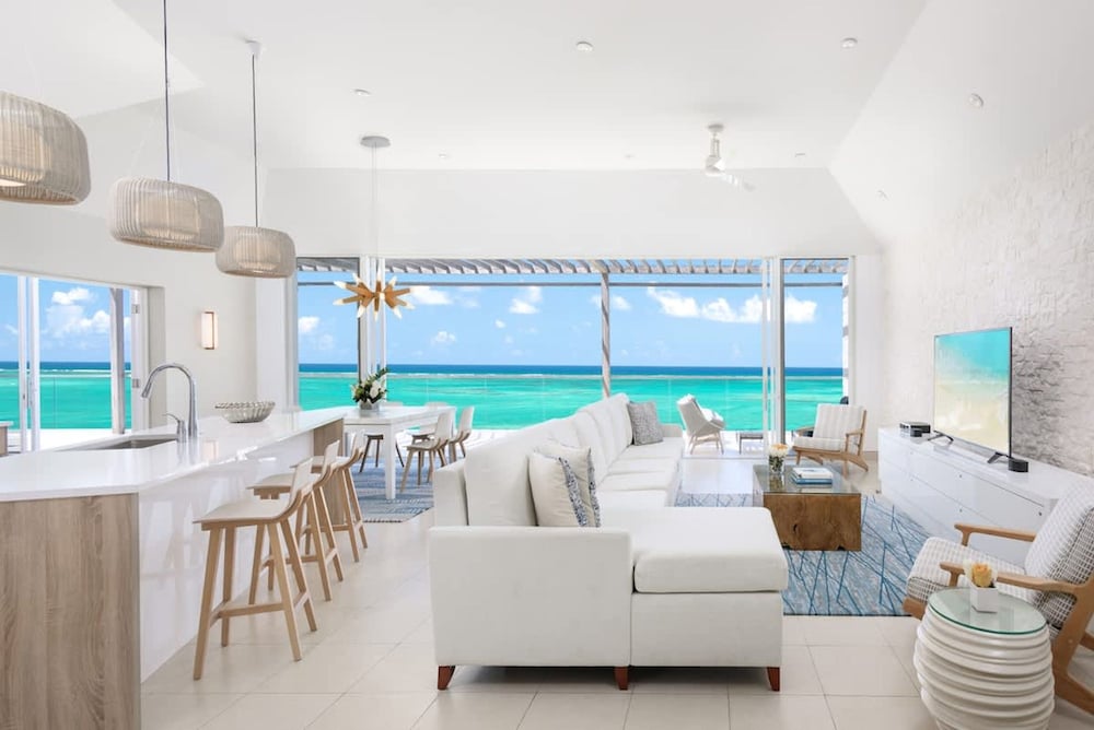 Oceanfront Penthouse Hot Tub Daily Cabana
