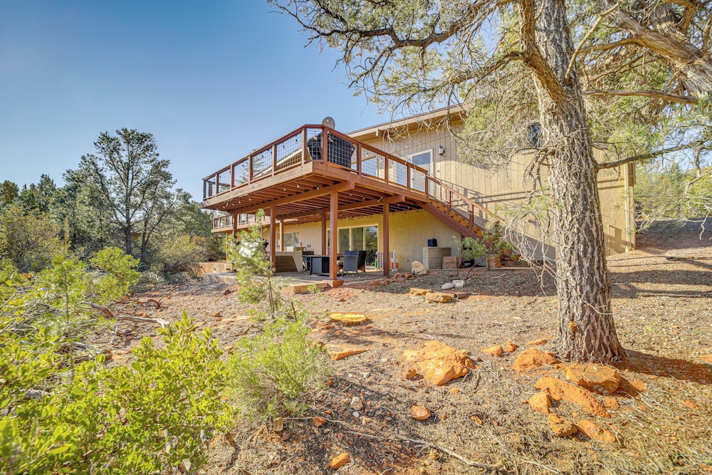< 1 Mi to Shops: Uptown Sedona Home w/ Hot Tub!