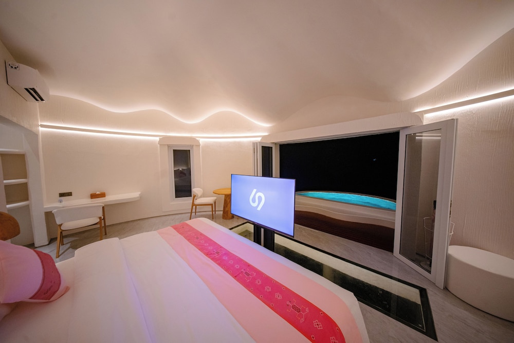 69 Resort & Beach Club by Loccal Collection, Labuan Bajo
