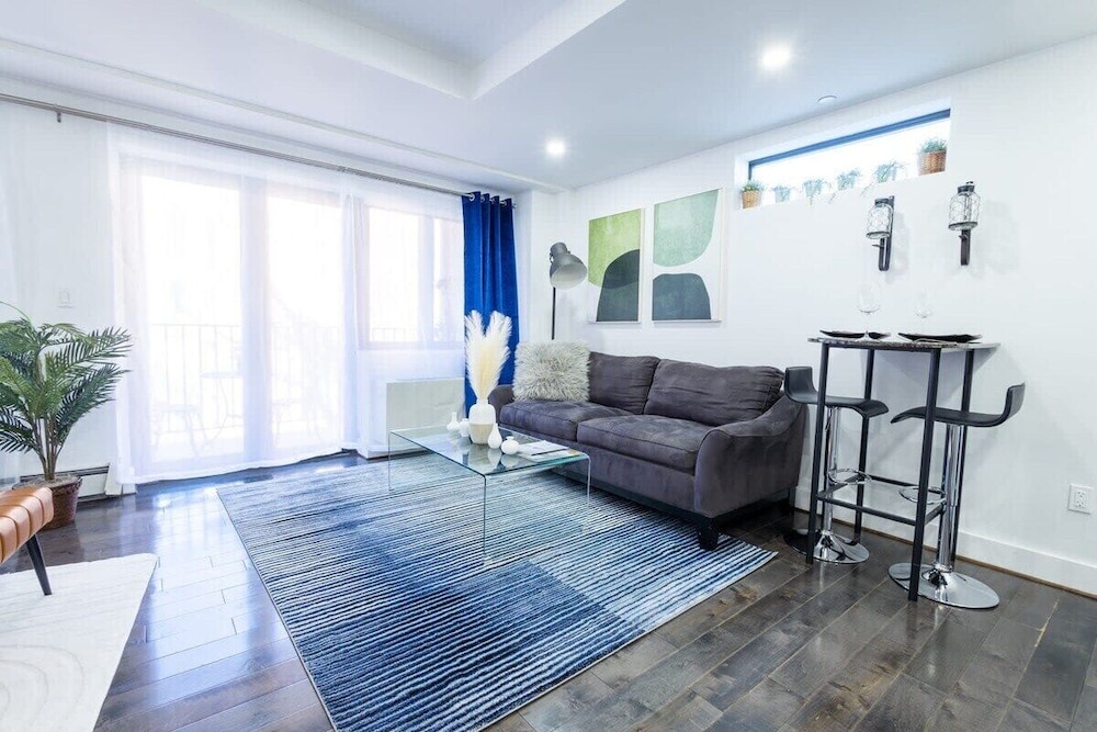 809 Midtown Apartments