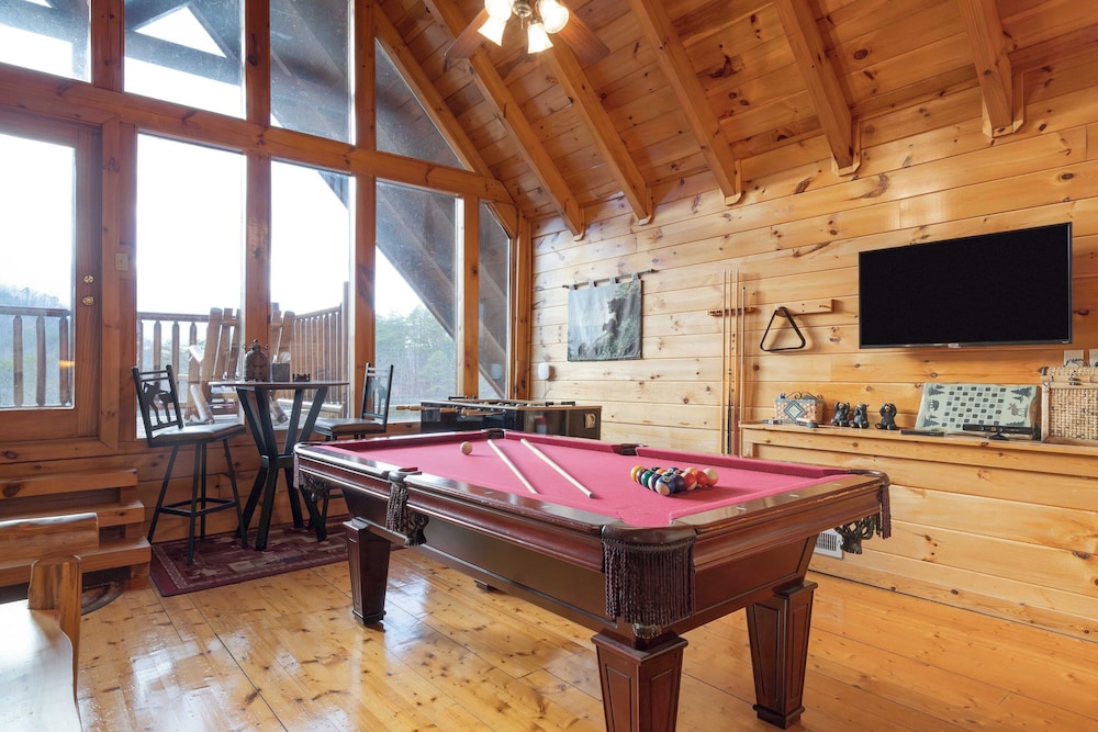 Cozy Cabin Near Dollywood Attractions Hot Tub, Game Room, Views Anne's Place