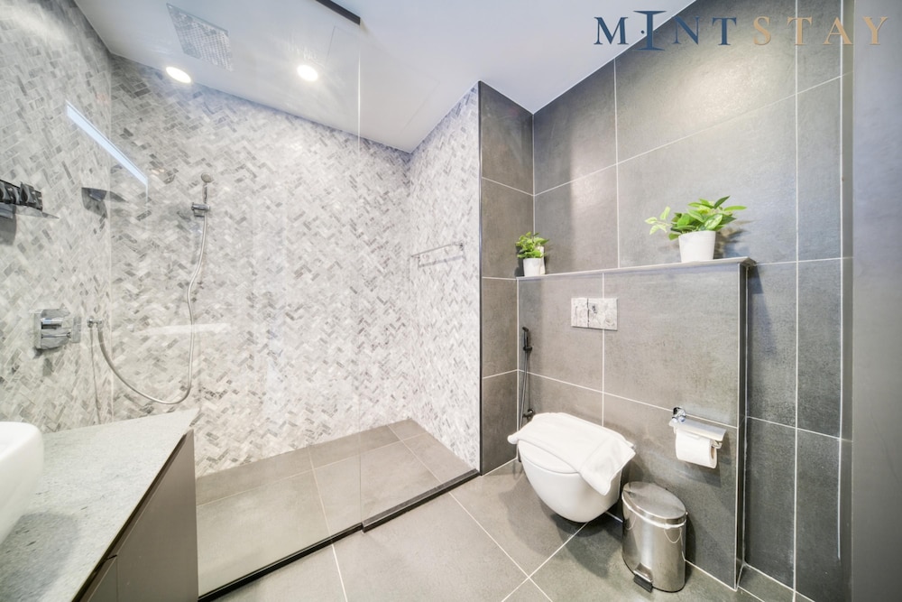 JBR Gem Spacious 1BR Apt With Balcony
