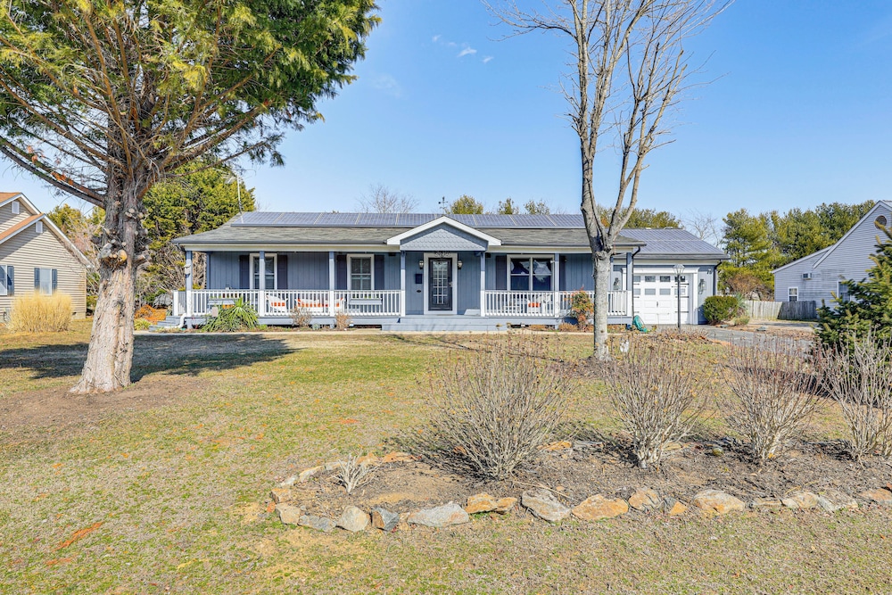 Family Home w/ Private Pool & Hot Tub in Lewes