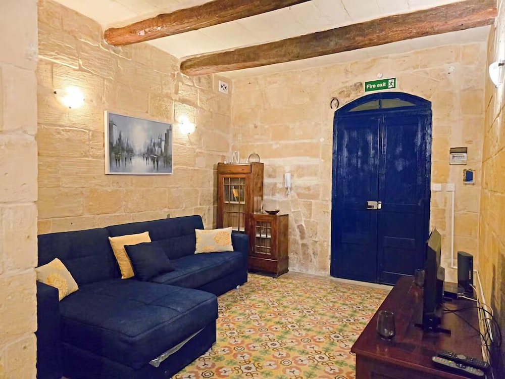 Traditional Maltese 2BR - Near Valletta