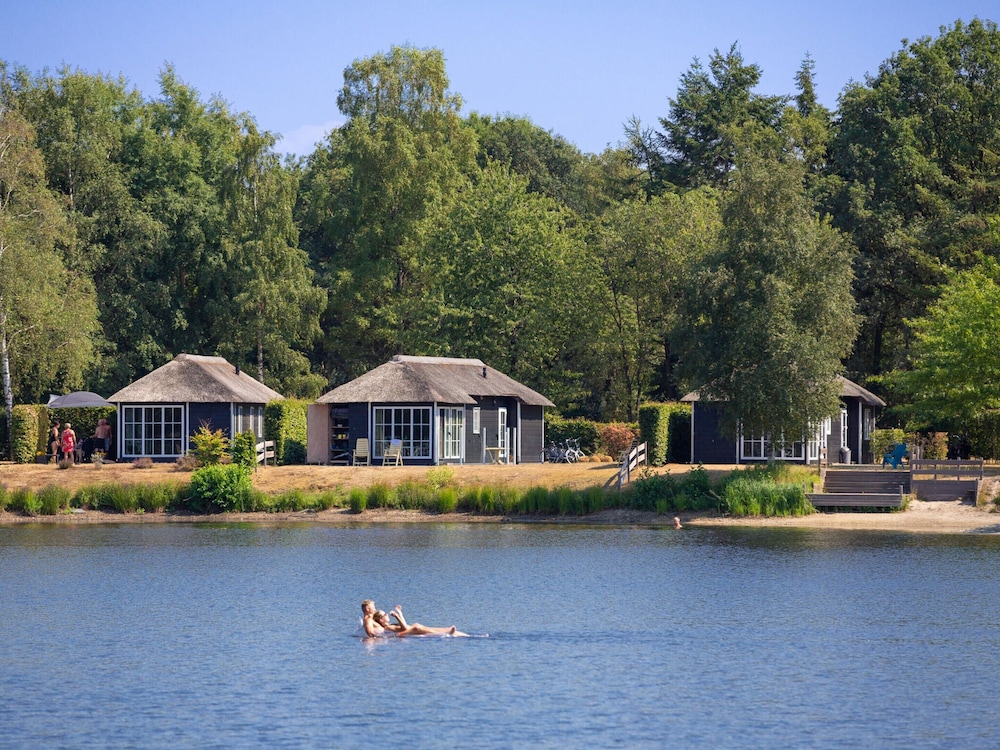 Lakefront Holiday Home view 3