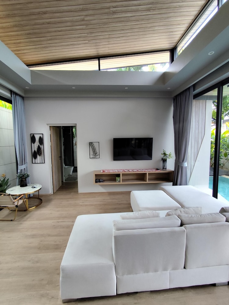 Stylish 2BR Naiton Aileen Villa w/ Private Pool