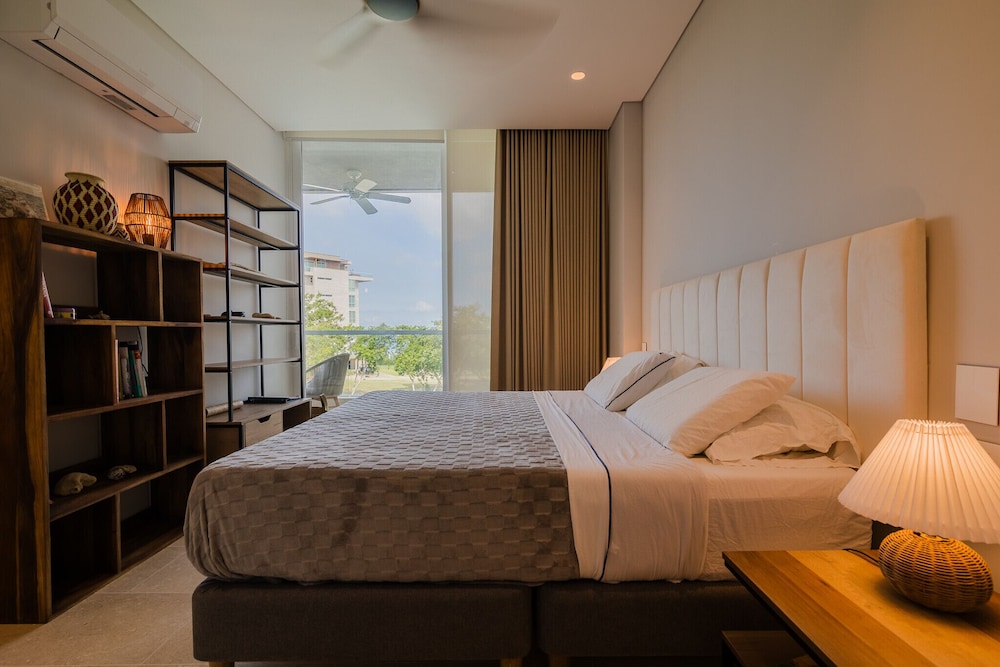 2BR 5 Guests Private Balcony and Shared Pool