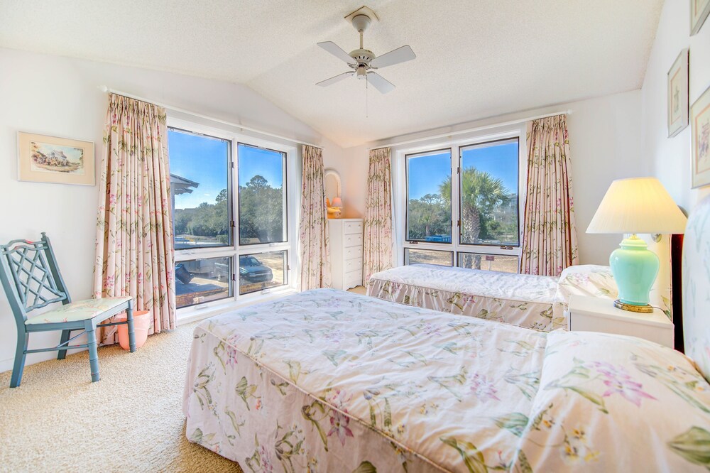 Inviting Ocean View Villa With Easy Beach And Pool Access Deans 3 Bedroom Villa by Peace Vacations view 4