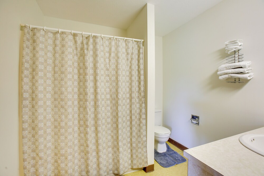 Quaint Lake City Studio: Walk to Engelwood Beach!