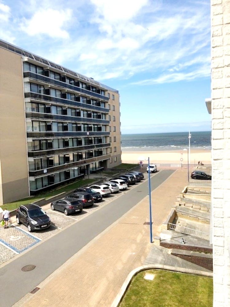Well-kept Corner Apartment in Koksijde