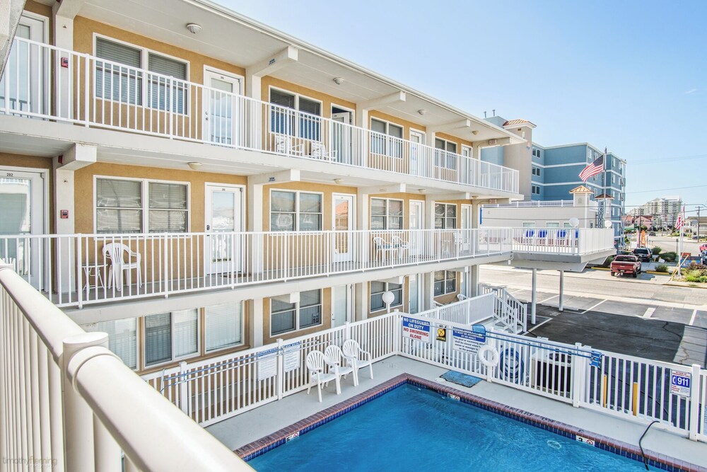 The Harbor Light Family Resort