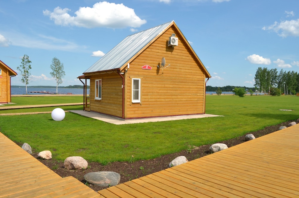 Woods Lake Resort