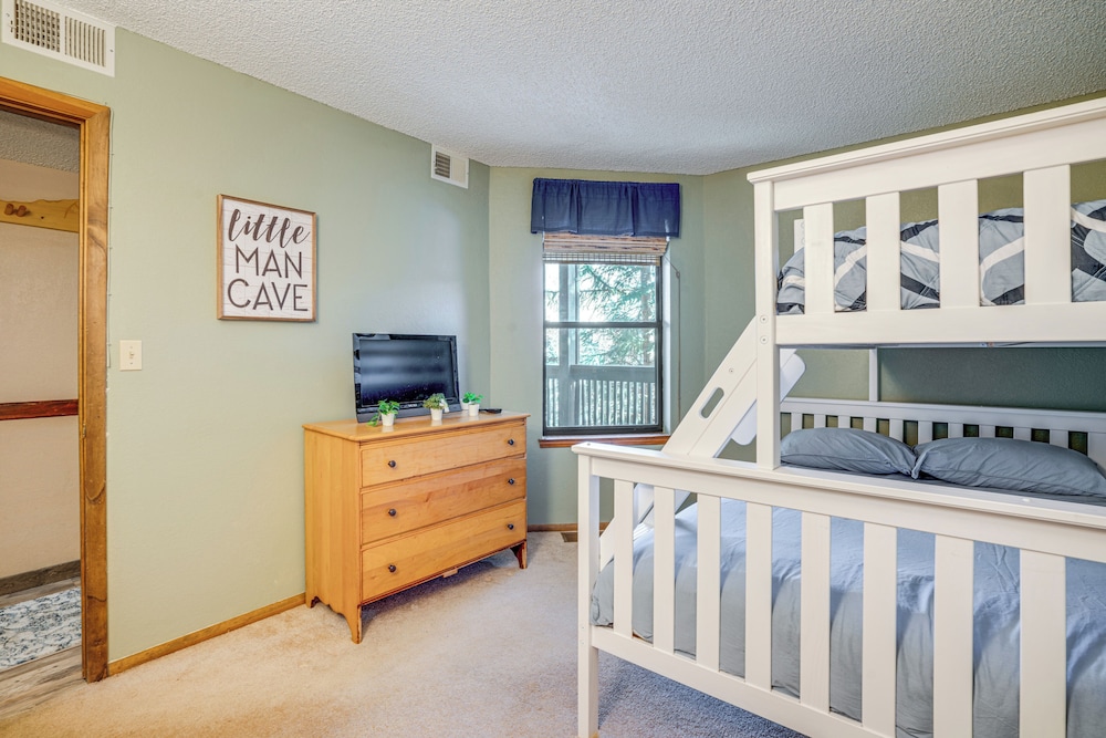 Steps to Main Street: Mtn-view Frisco Condo
