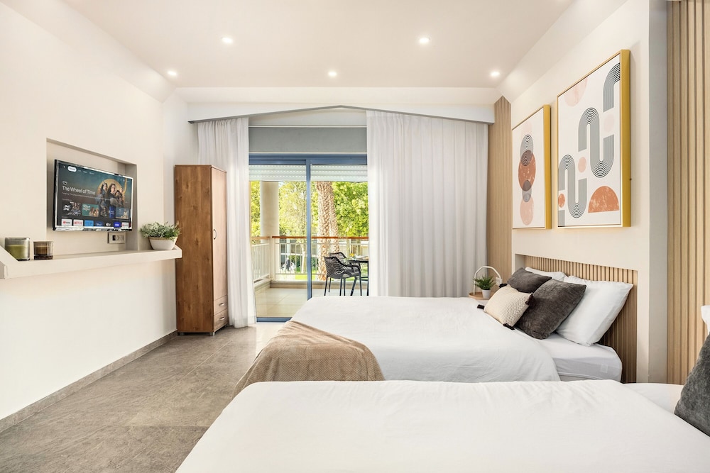 Royal Park Apt Resort by Sea N Rent