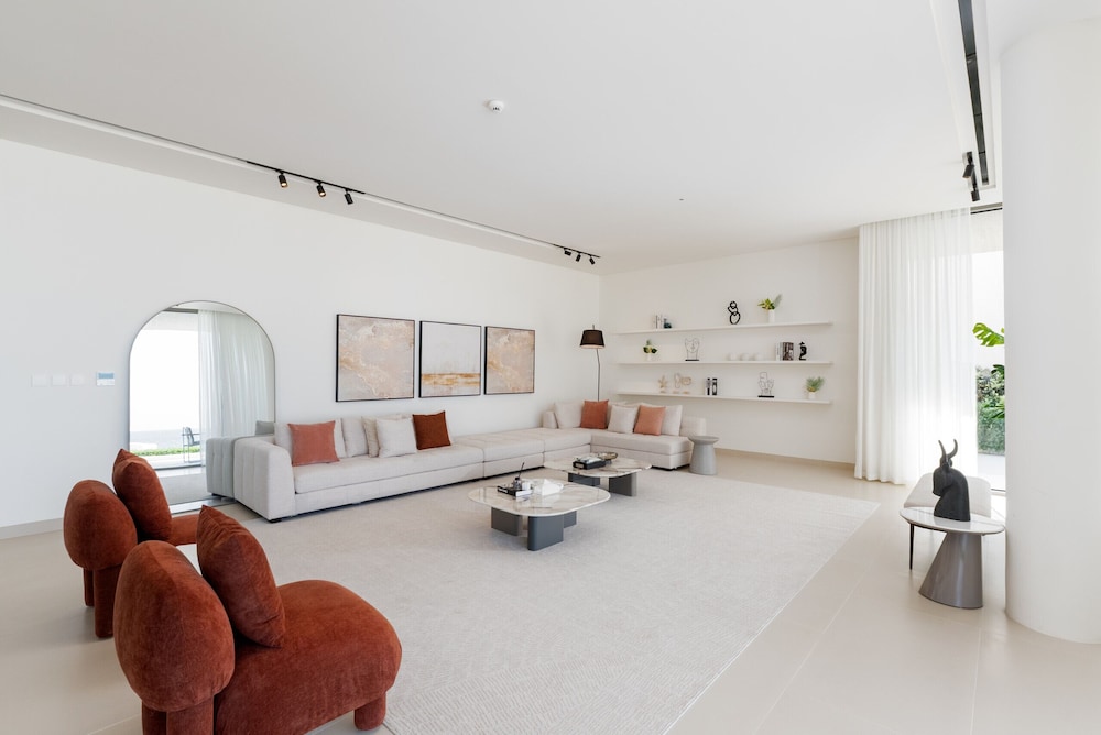 Luxe 4BR Villa Private Pool Beach Al Zorah