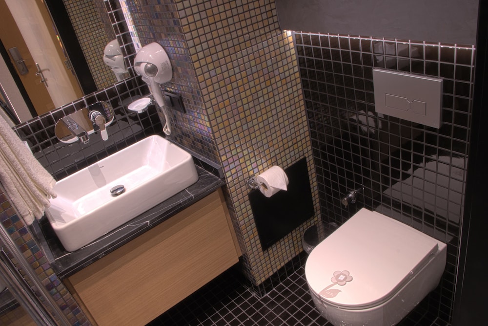 Four-G Hotel - Image 40