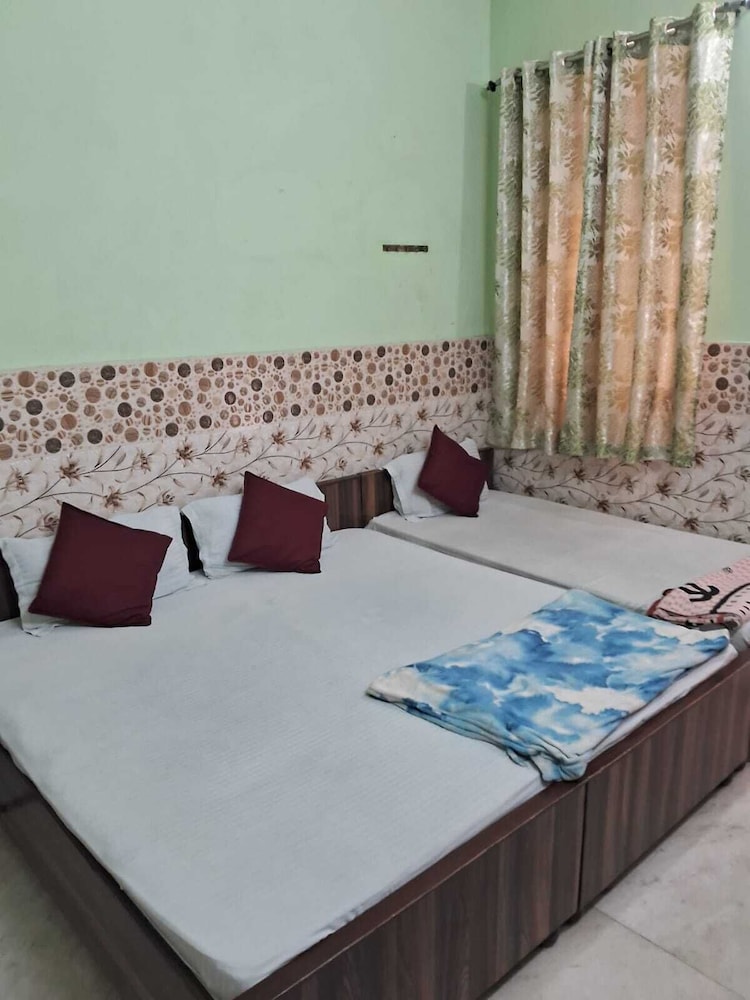 Maa Saraswati Atithi Bhavan