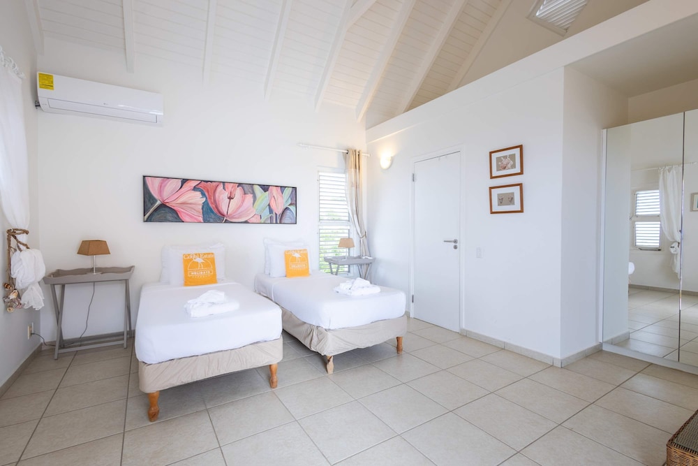 Ocean Whisper Villa in Sint Willibrordus