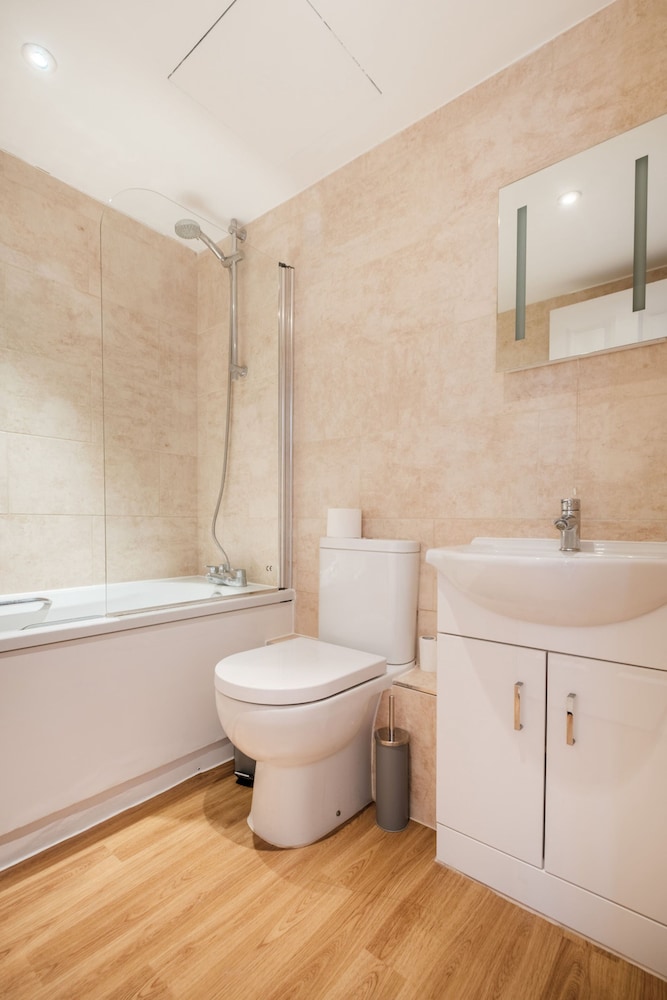 1BR with Balcony in the Heart of Holborn