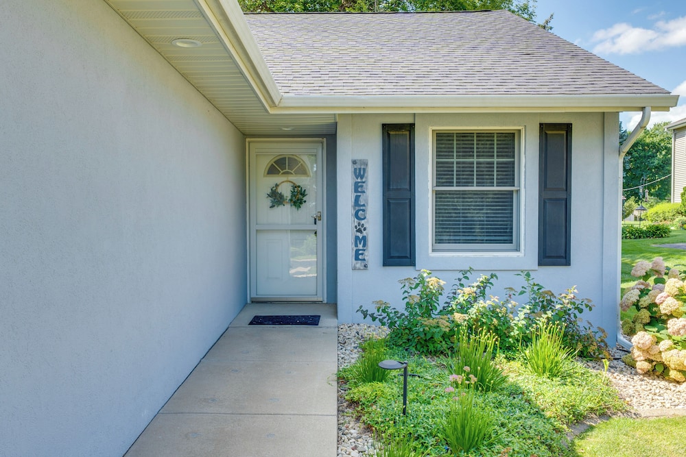 1 Mi to Beach: Dog-friendly Condo in Lake Mills!