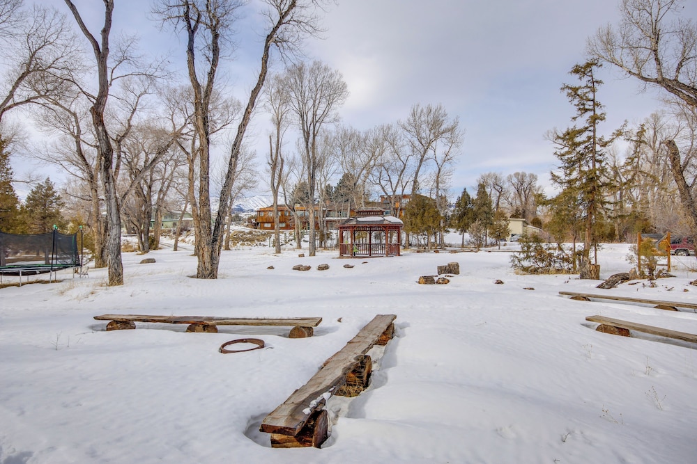 Spacious Yellowstone River Retreat w/ Trails!