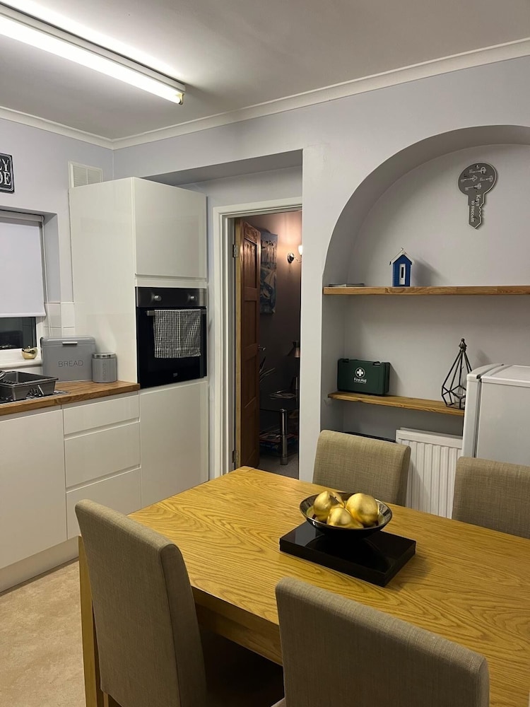 1-bedroom Apartment Sleeps 4, Parking view 4