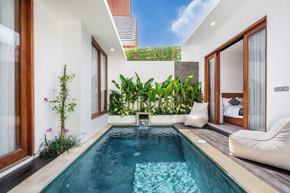 Sunset Max Villa Seminyak