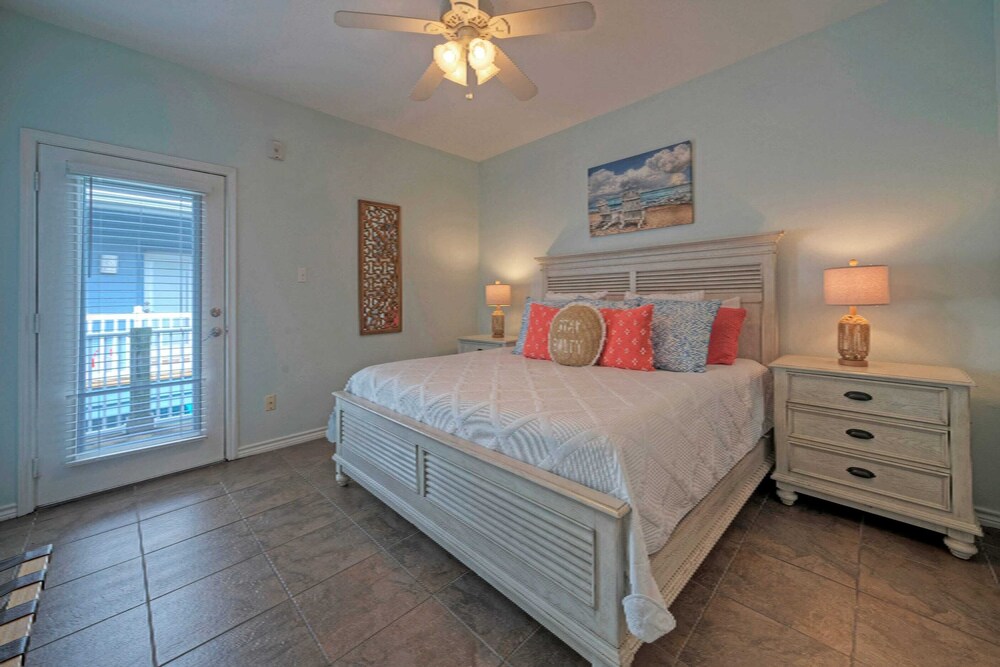 Sleeps 14 w/ Pool, Mins to the Beach Two Condos at Costa Bahia