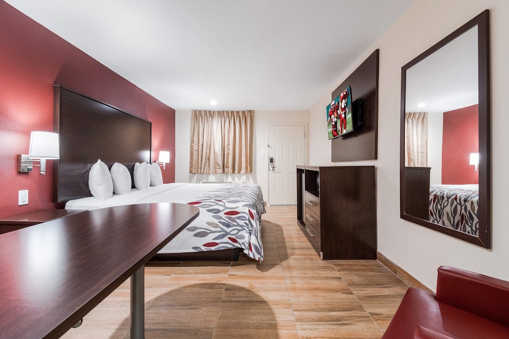 Red Roof Inn Houston – Spring North - Image 4