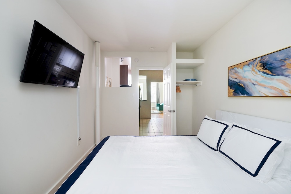 Contemporary 1 Bedroom Apartment in NYC