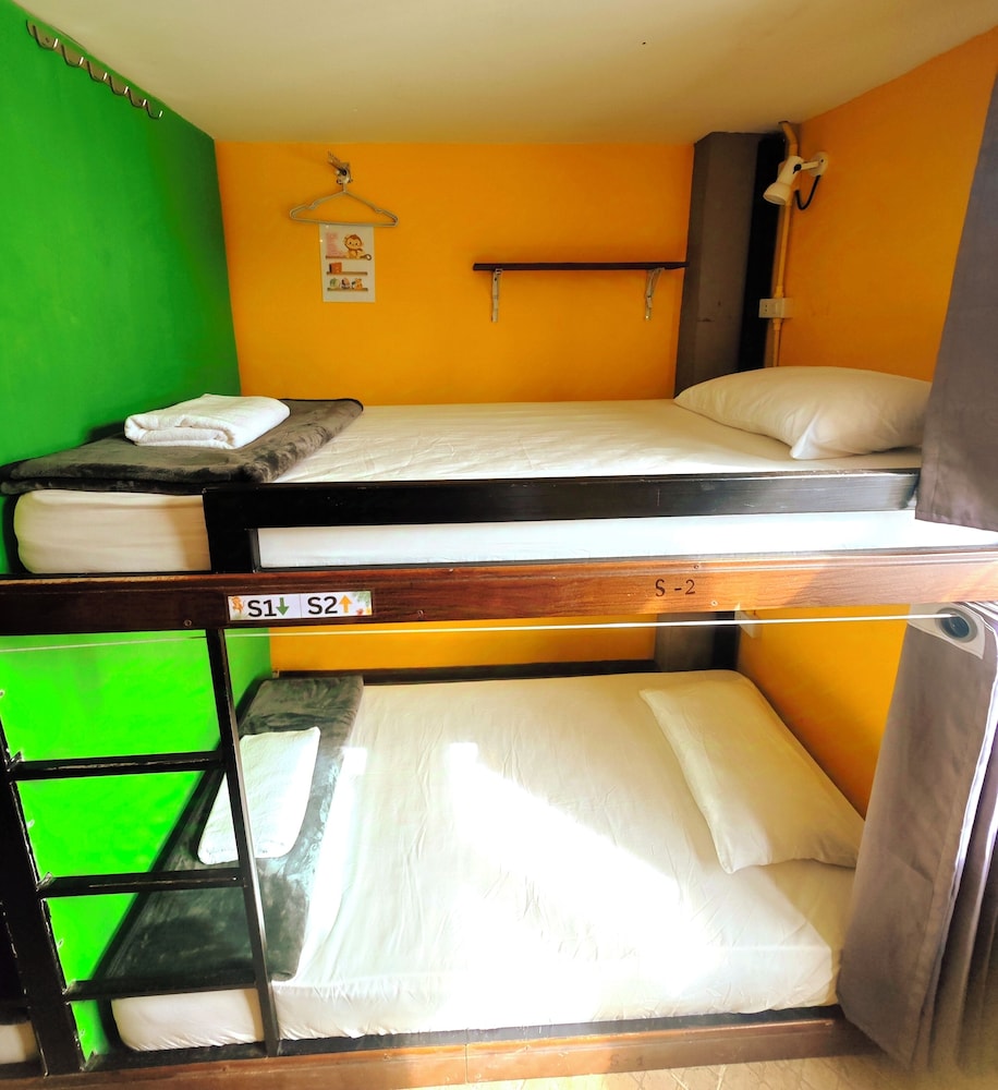 THE FUNKY MONKEY HOSTEL - 18 to 40 only