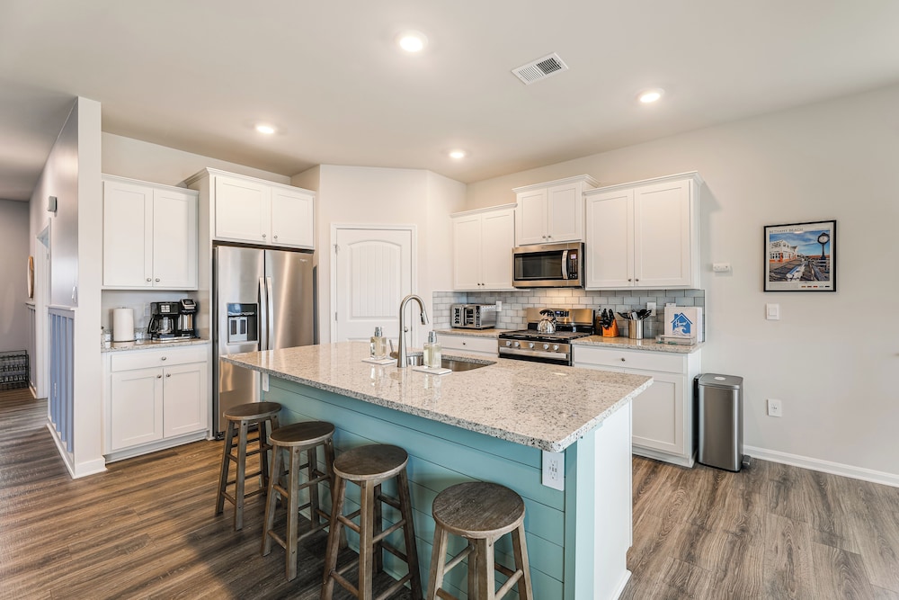 6 Mi to Bethany Beach: Family Home w/ Pool Access!