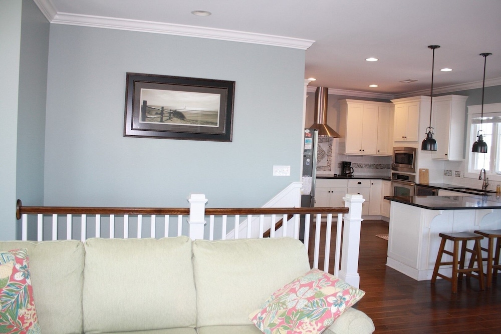 Beach Crew 4 Bedroom Home by RedAwning