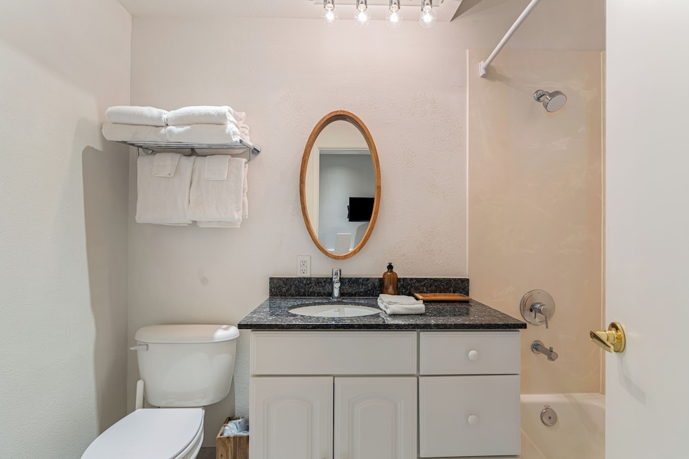 The Cayucan Bungalows by AvantStay Pet-Friendly Getaway Steps from Cayucos State Beach