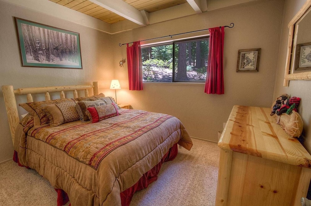 Rocky Top Retreat 4 Bedroom Home by RedAwning view 5