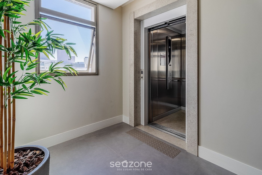 Stay in a Building With a Pool, Gym, and Leisure - SSL
