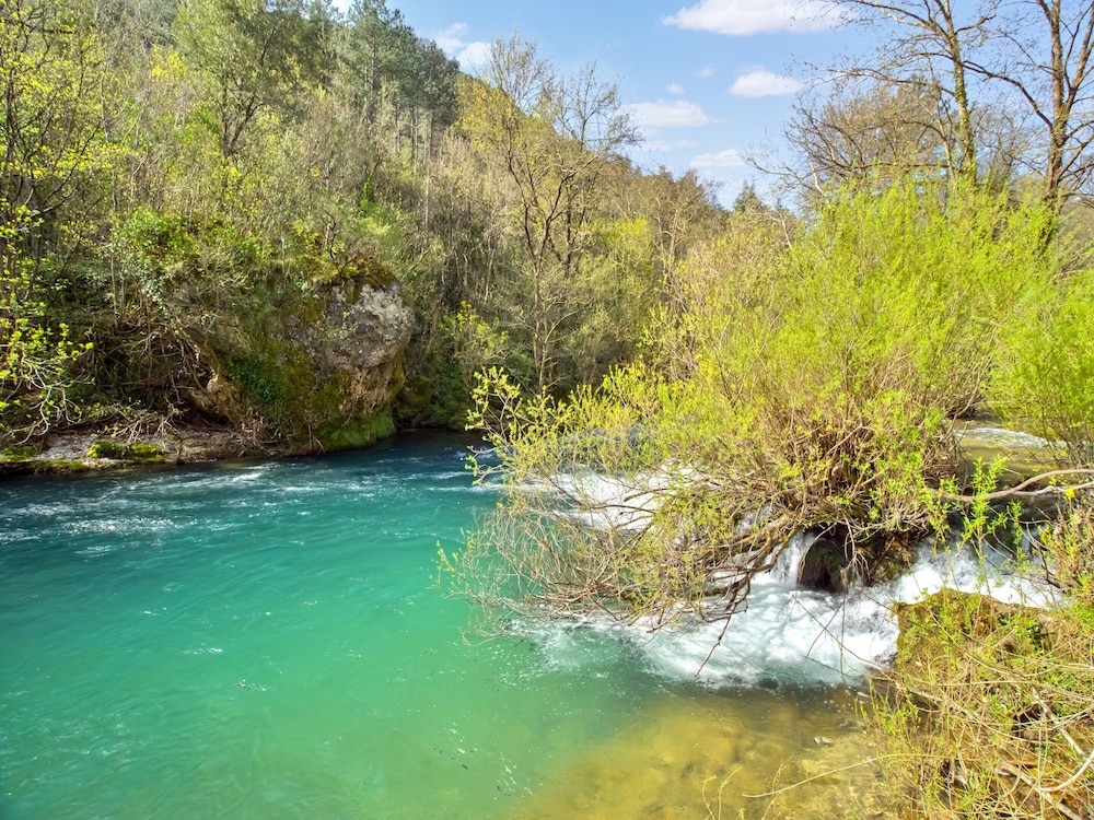 Vintage Retreat by the Vis