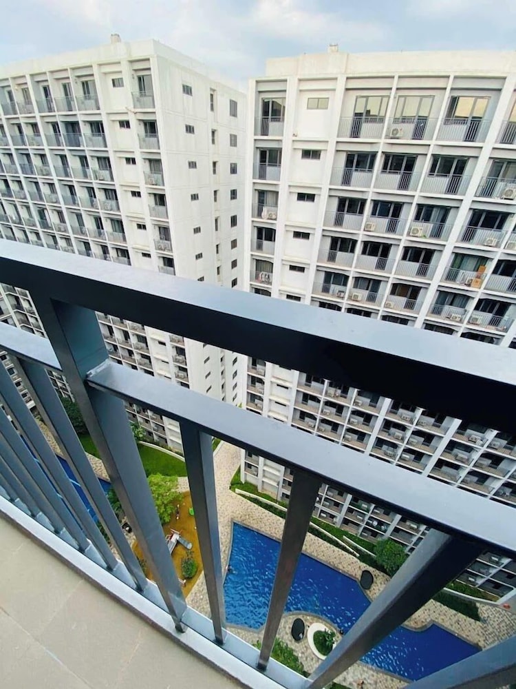 Shore 2 Tower 2 Unit 18101