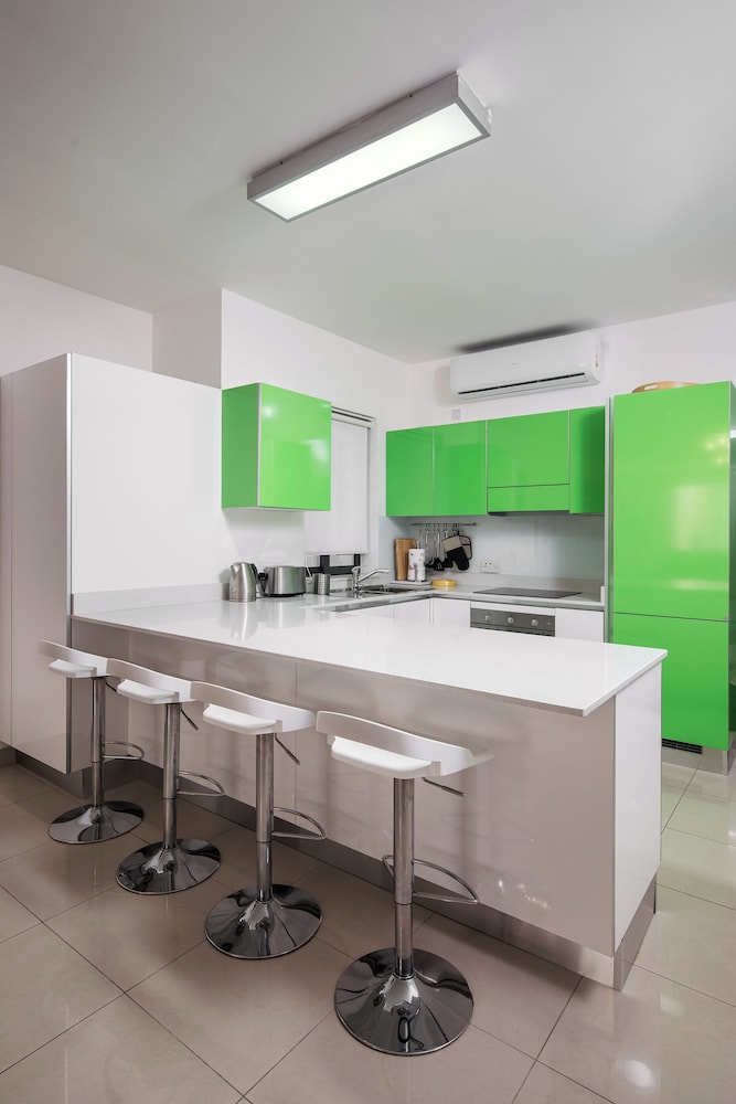 Luxury 3 BR Apartment - heart of Sliema